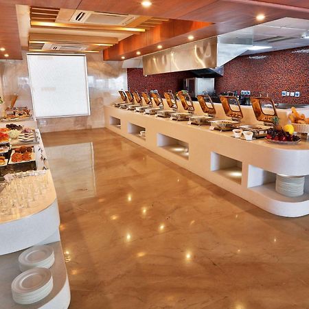 Ramada By Wyndham Ghaziabad Vasundhara Hotell Exteriör bild