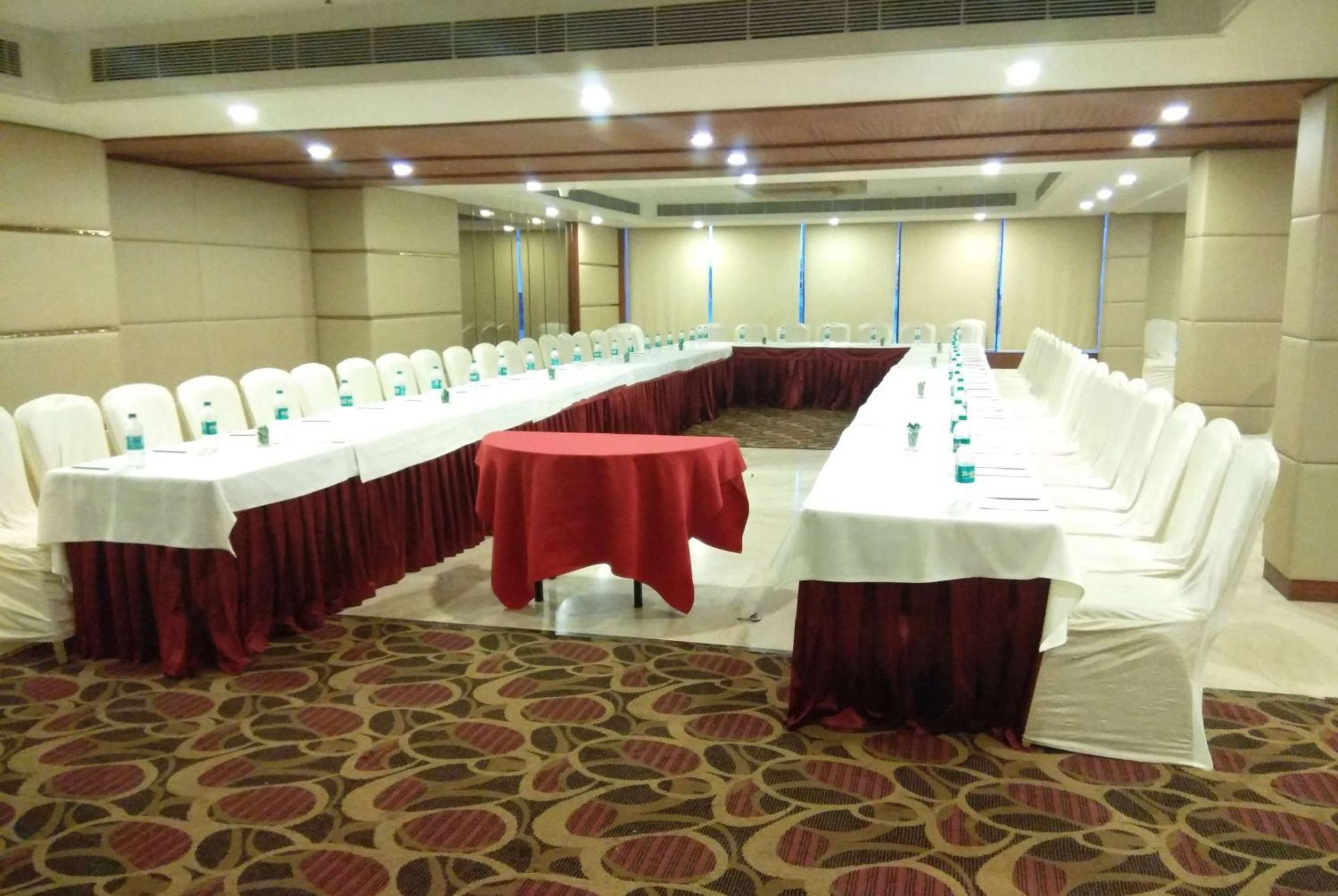 Ramada By Wyndham Ghaziabad Vasundhara Hotell Exteriör bild
