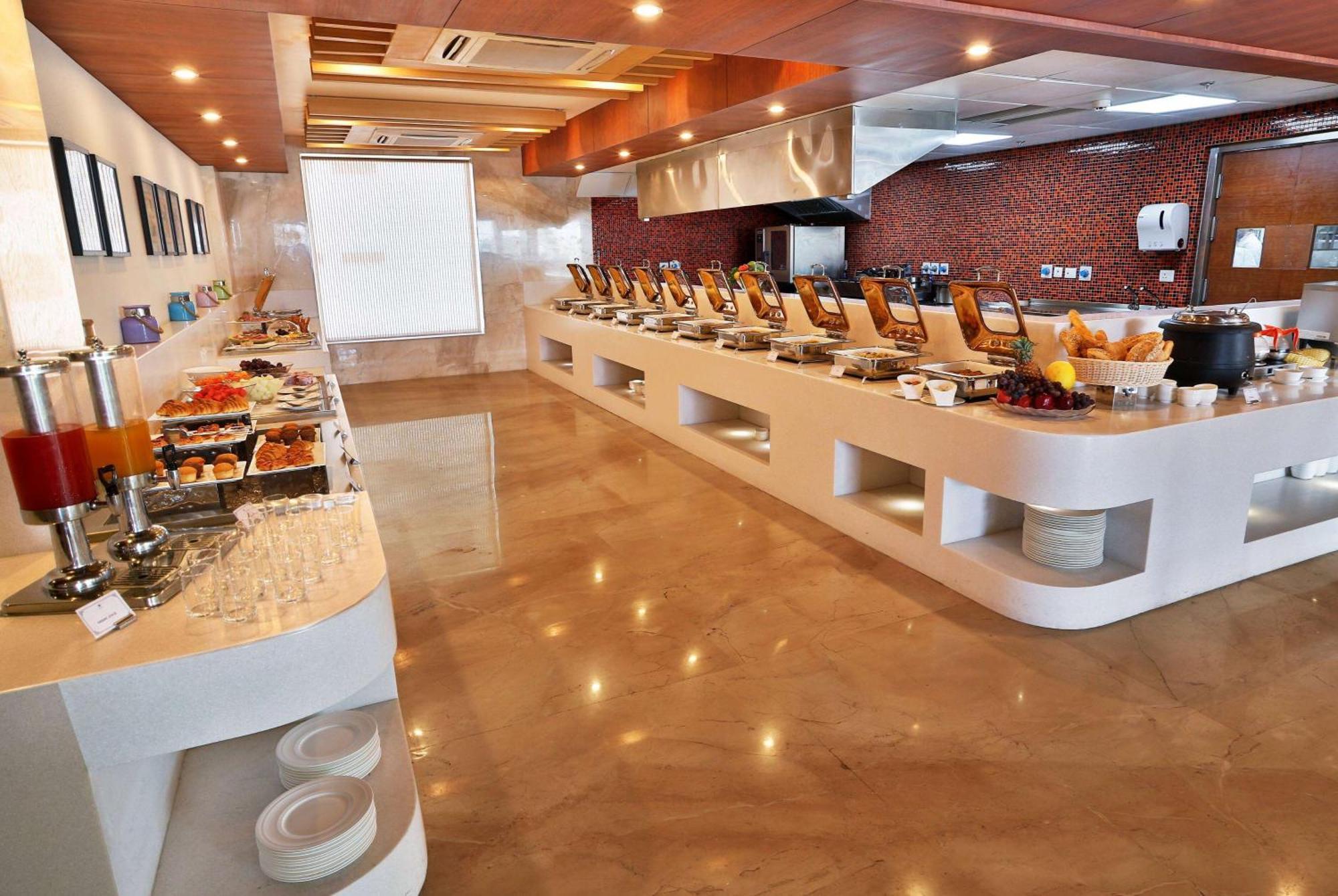Ramada By Wyndham Ghaziabad Vasundhara Hotell Exteriör bild