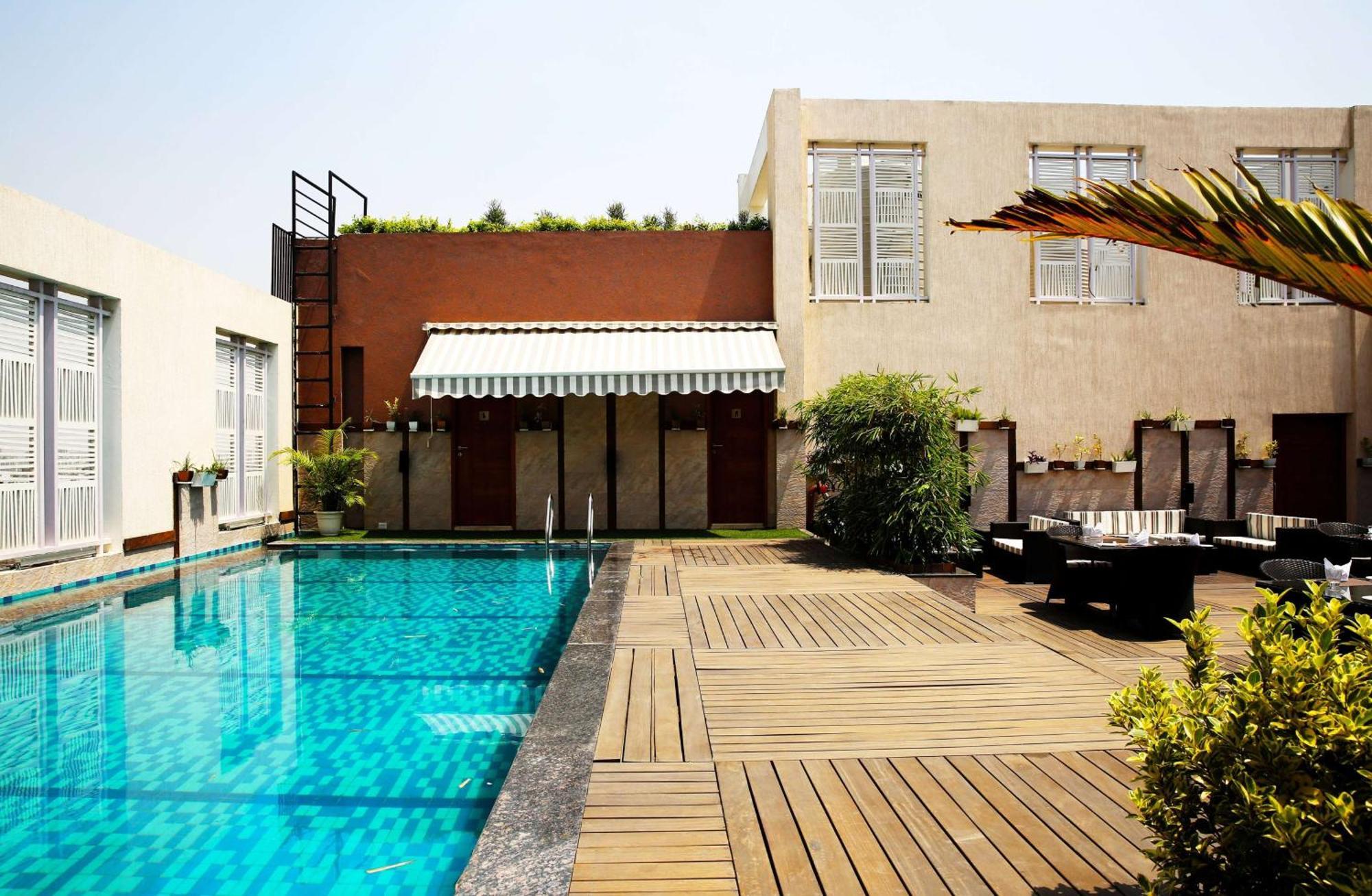 Ramada By Wyndham Ghaziabad Vasundhara Hotell Exteriör bild