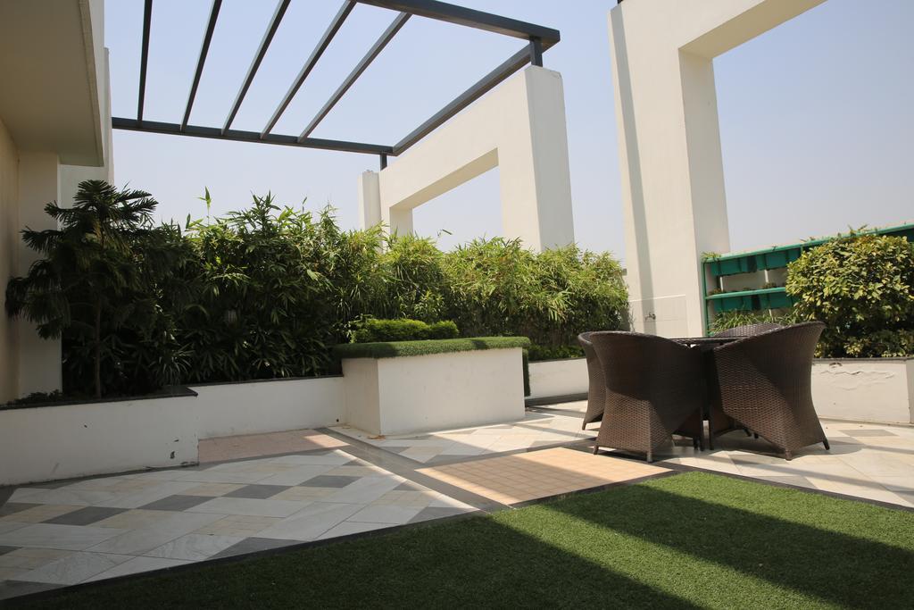 Ramada By Wyndham Ghaziabad Vasundhara Hotell Exteriör bild