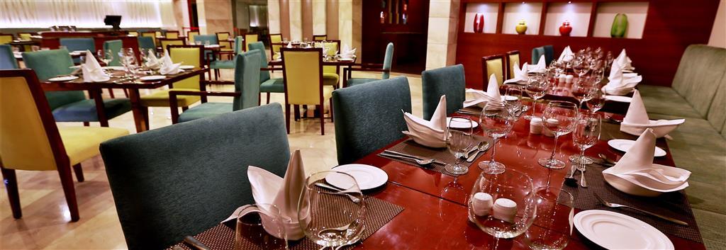 Ramada By Wyndham Ghaziabad Vasundhara Hotell Restaurang bild
