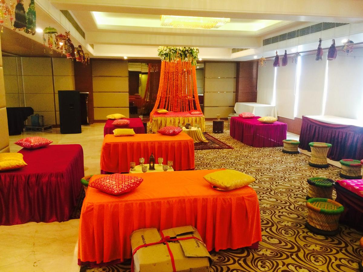 Ramada By Wyndham Ghaziabad Vasundhara Hotell Exteriör bild