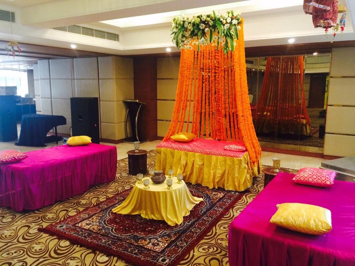 Ramada By Wyndham Ghaziabad Vasundhara Hotell Exteriör bild