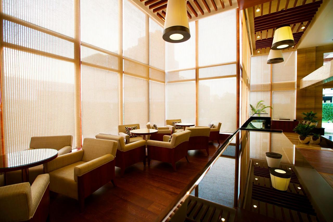 Ramada By Wyndham Ghaziabad Vasundhara Hotell Exteriör bild