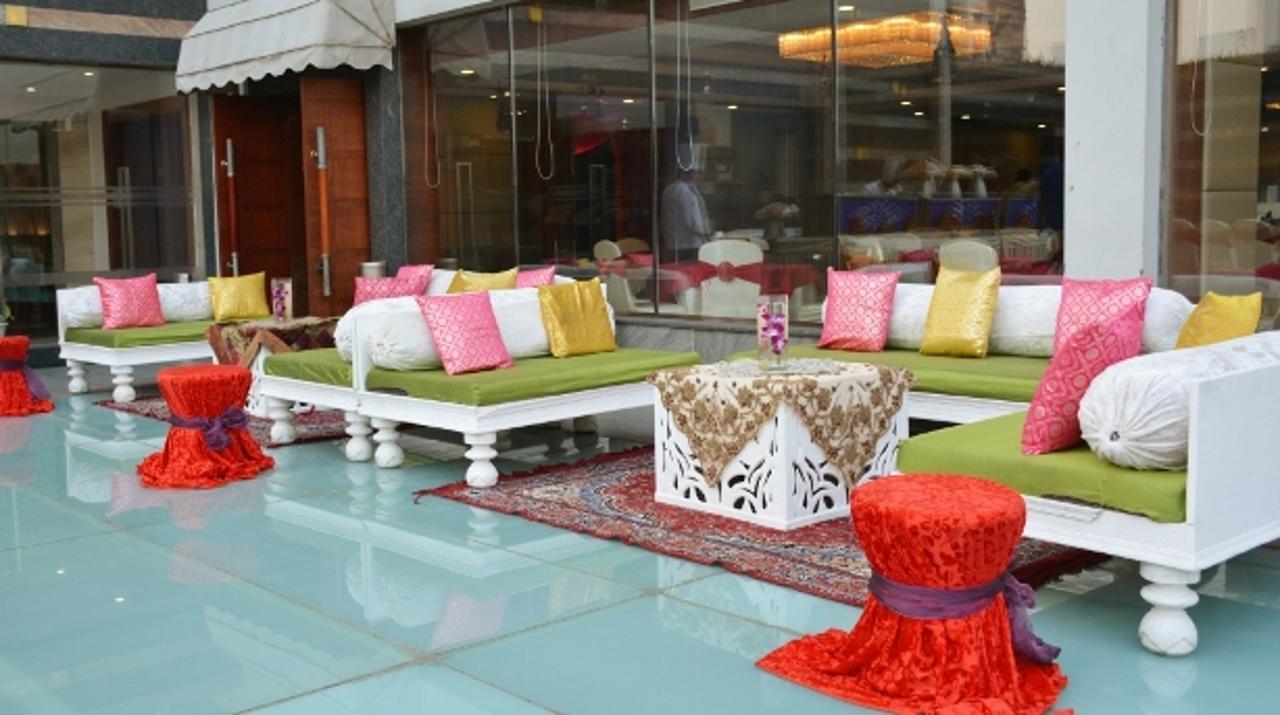 Ramada By Wyndham Ghaziabad Vasundhara Hotell Exteriör bild