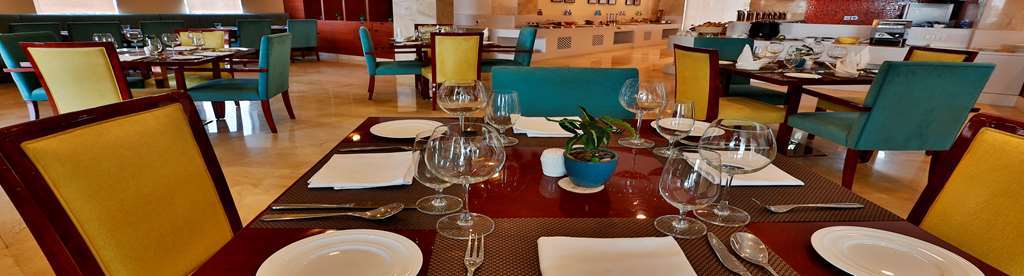 Ramada By Wyndham Ghaziabad Vasundhara Hotell Restaurang bild