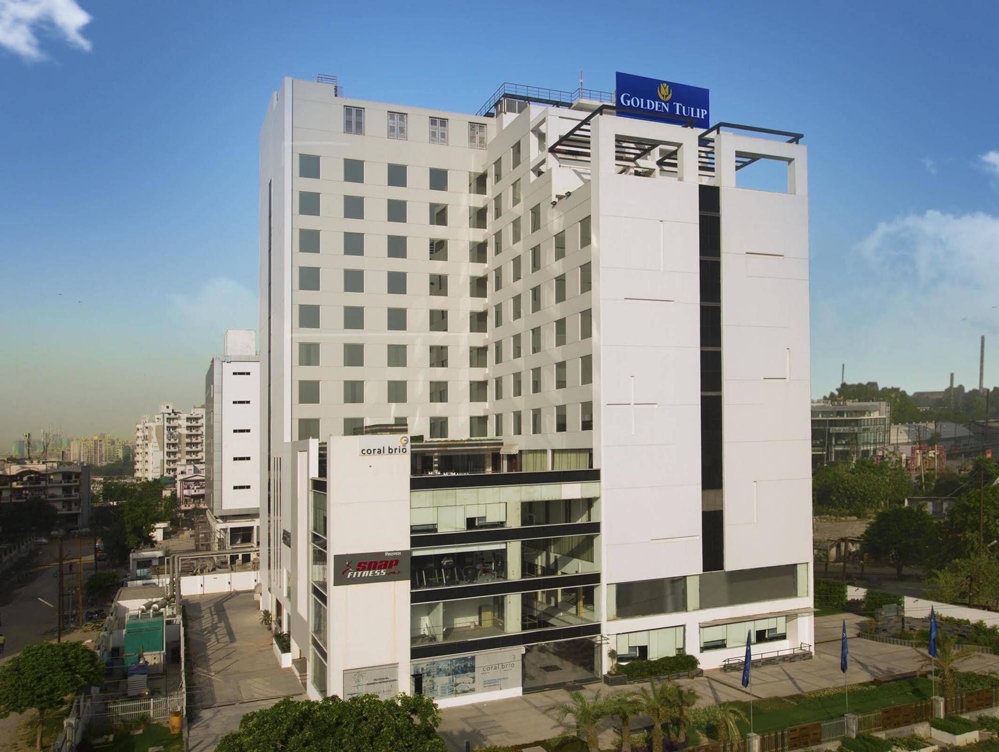 Ramada By Wyndham Ghaziabad Vasundhara Hotell Exteriör bild