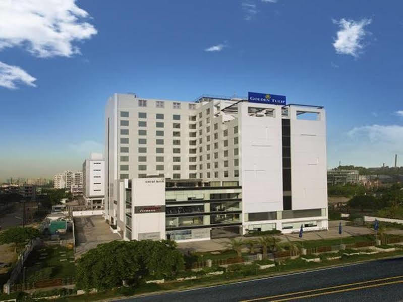 Ramada By Wyndham Ghaziabad Vasundhara Hotell Exteriör bild