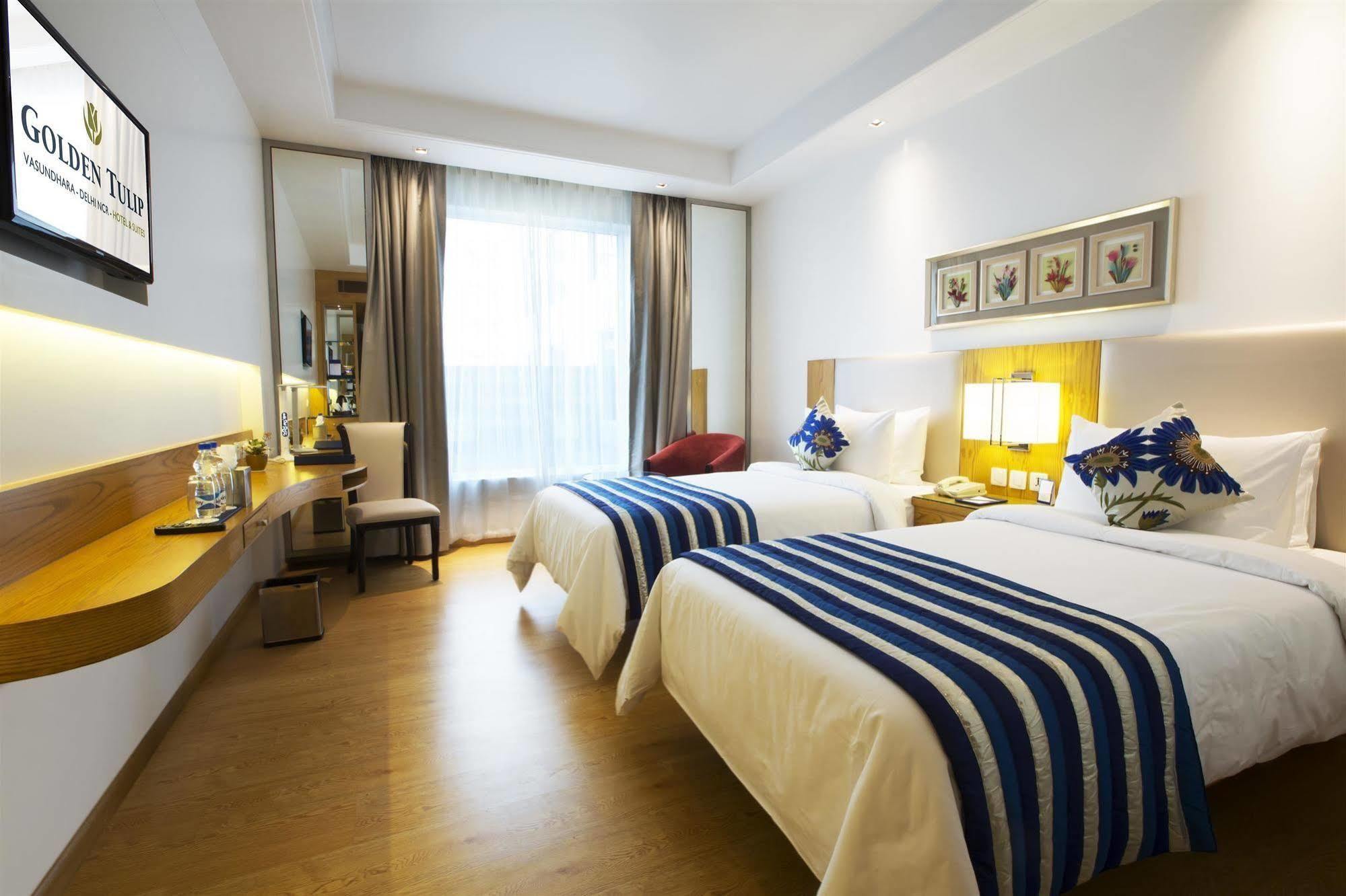 Ramada By Wyndham Ghaziabad Vasundhara Hotell Exteriör bild